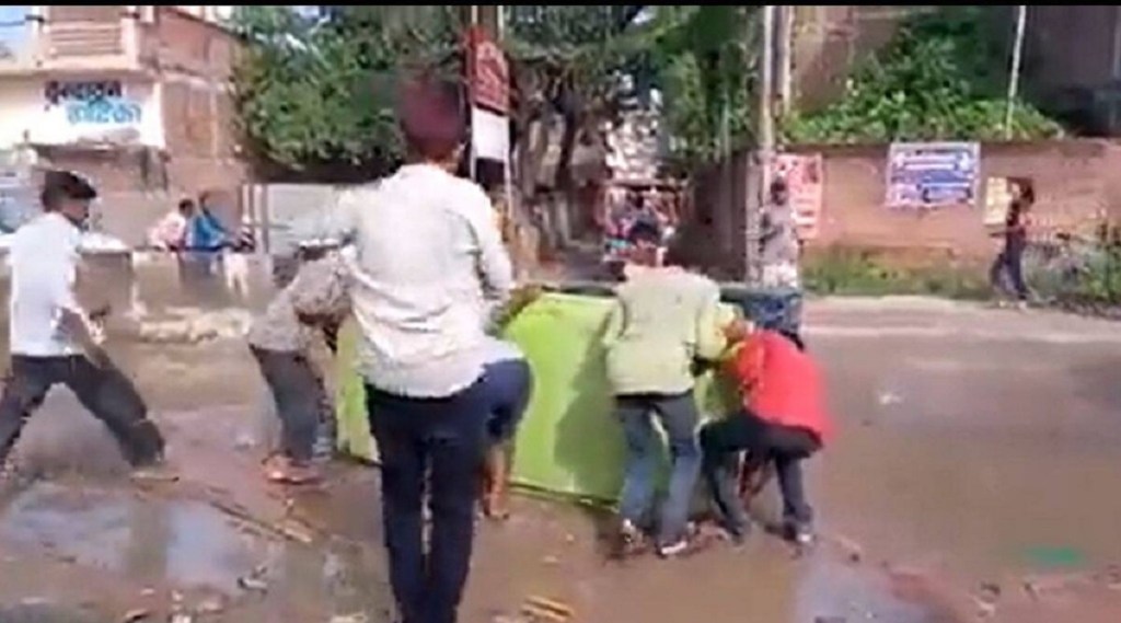 rikshaw overturn