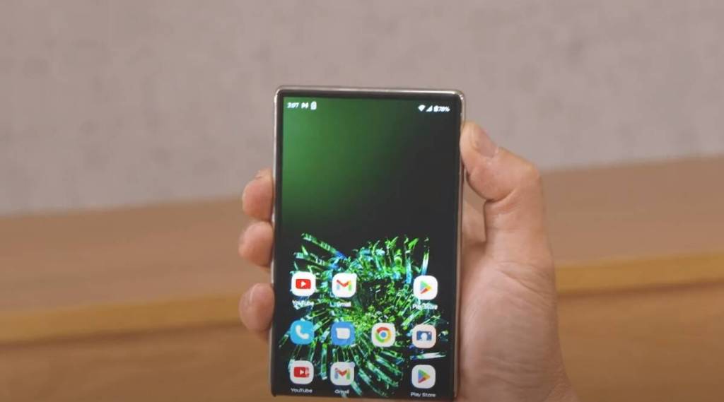 ફોલ્ડેબલ ફોનને ભૂલી જાવ હવે આવી રહ્યો છે રોલેબલ ફોન, બટન દબાવતા જ મોબાઇલની લંબાઇ વધી જશે – વિડિયો વાયરલ