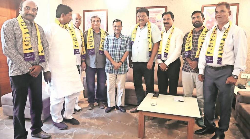 ચેતન રાવલ, દલિત લેખક તેમજ અન્ય બેનો AAPમાં પ્રવેશ