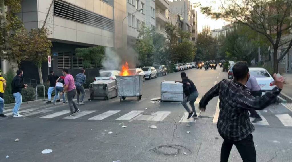 Iran Firing: ઇરાનના ભીડભાડ ભર્યા રસ્તામાં અંધાધુંધ ફાયરિંગ, 5 લોકોના મોત,10 ઘાયલ