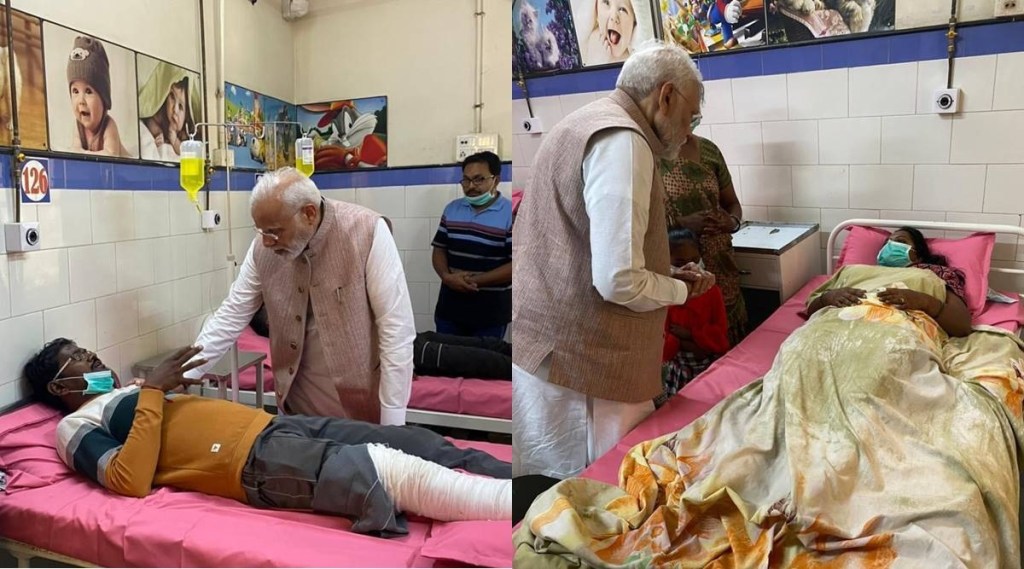 પીએમ મોદીએ  મોરબી સિવિલ હોસ્પિટલમાં દાખલ પીડિતોના હાલચાલ પૂછ્યા હતા (Pics - BJP4Gujarat)