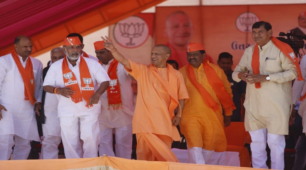 ઉત્તર પ્રદેશના મુખ્યમંત્રી યોગી આદિત્યનાથે ગુજરાતમાં ત્રણ રેલીને સંબોધિત કરી (તસવીર - ઇન્ડિયન એક્સપ્રેસ)