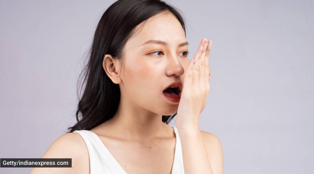 Mouth Smell: સવારે મોંની દુર્ગંધથી પરેશાન છો?  જાણો બેડ બ્રેથથી છુટકારો મેળવાના ઉપાય