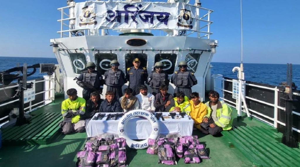 ભારતીય કોસ્ટ ગાર્ડ અને ATS ગુજરાતે સંયુક્ત ઓપરેશનમાં ઓખા પાસે એક પાકિસ્તાની ફિશિંગ બોટને ઝડપી પાડી