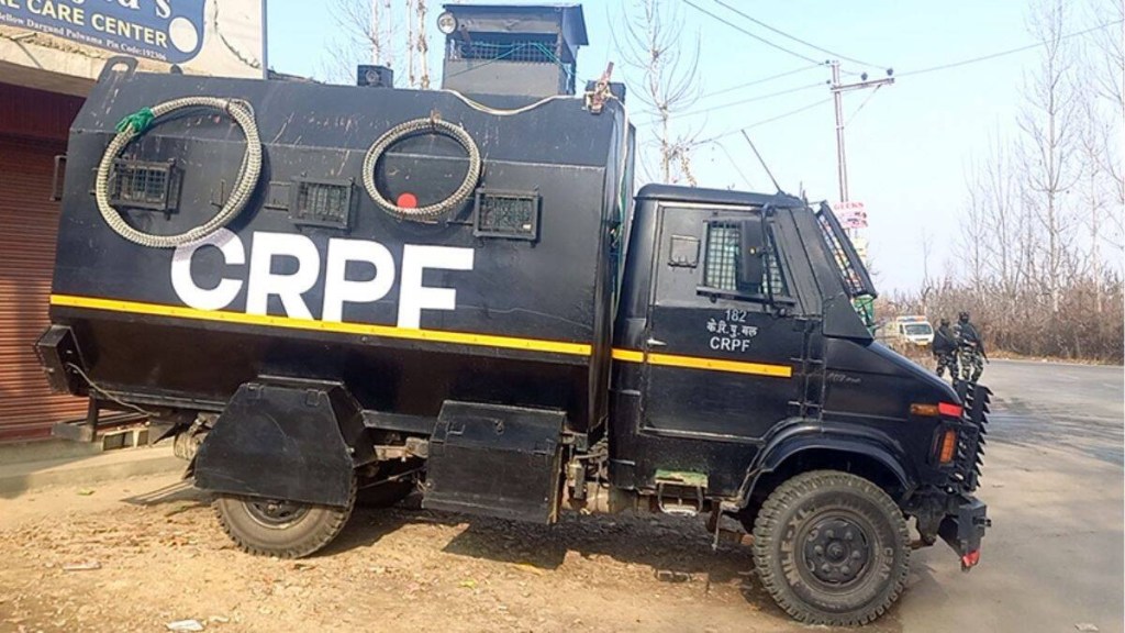 સીઆરપીએફની આઠ કંપનીઓ જલ્દી જ જમ્મુ કાશ્મીરમાં તૈનાત કરી દેવામાં આવશે. જ્યારે સીઆરપીએફની અન્ય 10 કંપનીઓ દિલ્હીથી મોકલવામાં આવી રહી છે