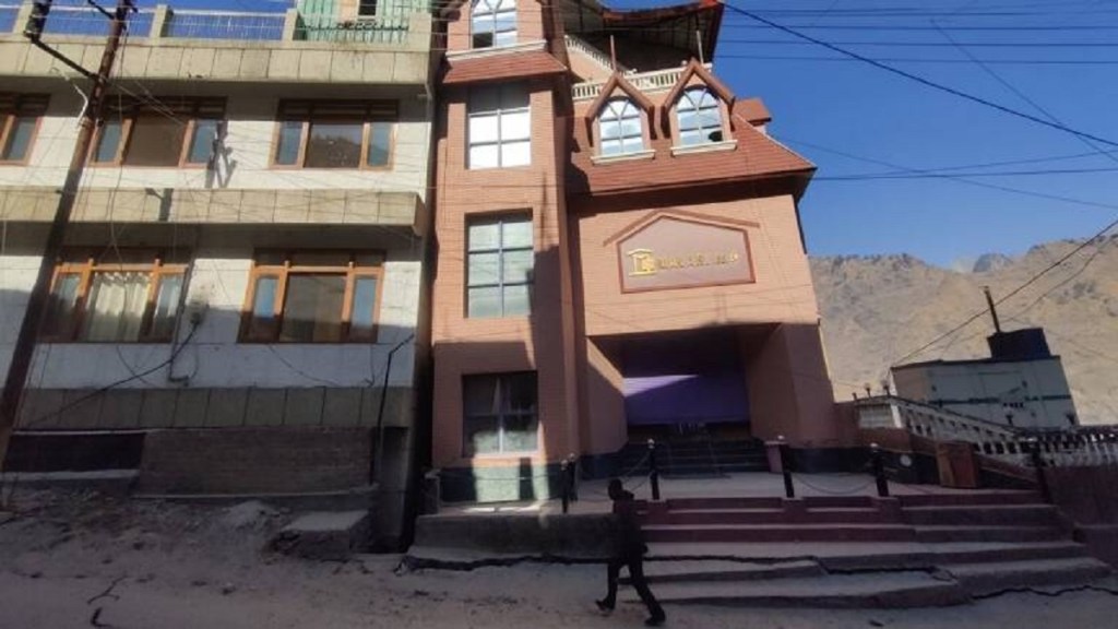 સીએમે કહ્યું કે જે પણ મદદની જરૂર છે કેન્દ્ર સરકાર અમને આપી રહી છે  (Express photo by Avaneesh Mishra)