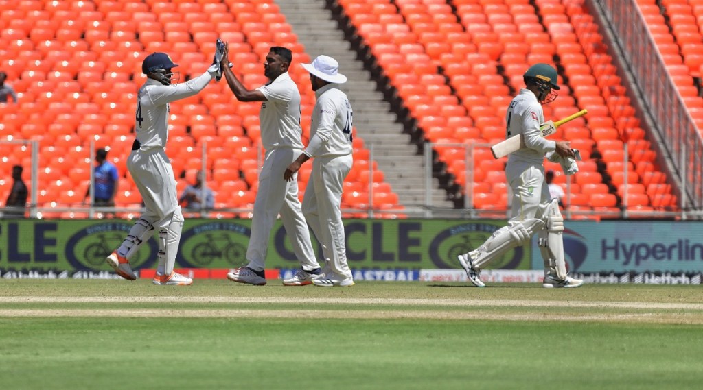 અમદાવાદના નરેન્દ્ર મોદી સ્ટેડિયમમાં ભારત અને ઓસ્ટ્રેલિયા વચ્ચેની ચોથી ટેસ્ટ ડ્રો માં પરિણમી (Express photo: Nirmal Harindran)