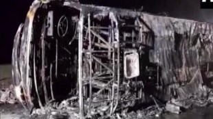 Maharashtra expressway bus fire, Maharashtra bus catches fire inciden | accident news