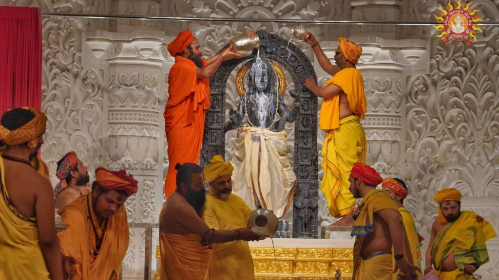 ram navami | ram navami in ayodhya photo | ayodhya ram temple surya tilak | surya tilak on ram lalla | ayodhya ram navami | ayodhya ram lalla darshan on ram navami |  ayodhya ram lalla photo | ayodhya  surya tilak | ayodhya ram mandir surya tilak photo 