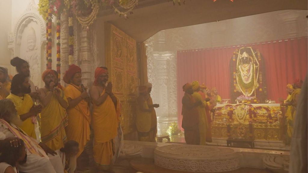 ram navami | ram navami in ayodhya photo | ayodhya ram temple surya tilak | surya tilak on ram lalla | ayodhya ram navami | ayodhya ram lalla darshan on ram navami |  ayodhya ram lalla photo | ayodhya  surya tilak | ayodhya ram mandir surya tilak photo 