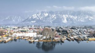 kashmir dal lake | kashmir famous tourist places | famous places in kashmir | dal lake jammu kashmir leh ladakh tour plan | Gulmarg Gondola | kashmir valley