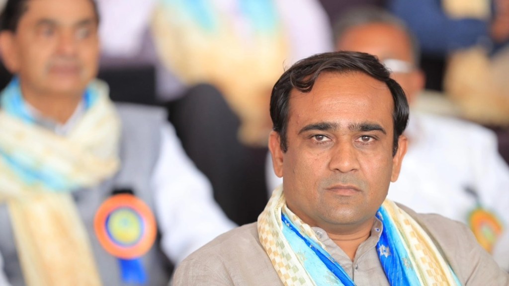 nilesh kumbhani | surat congress nilesh kumbhani | surat congress candidate nilesh kumbhani | nilesh kumbhani nomination forms cancel