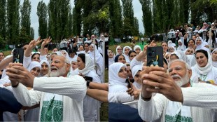 International Yoga day 2024, PM Modi selfie with people