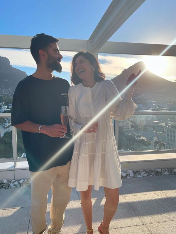 Virat Kohli with Wife Anushka photo