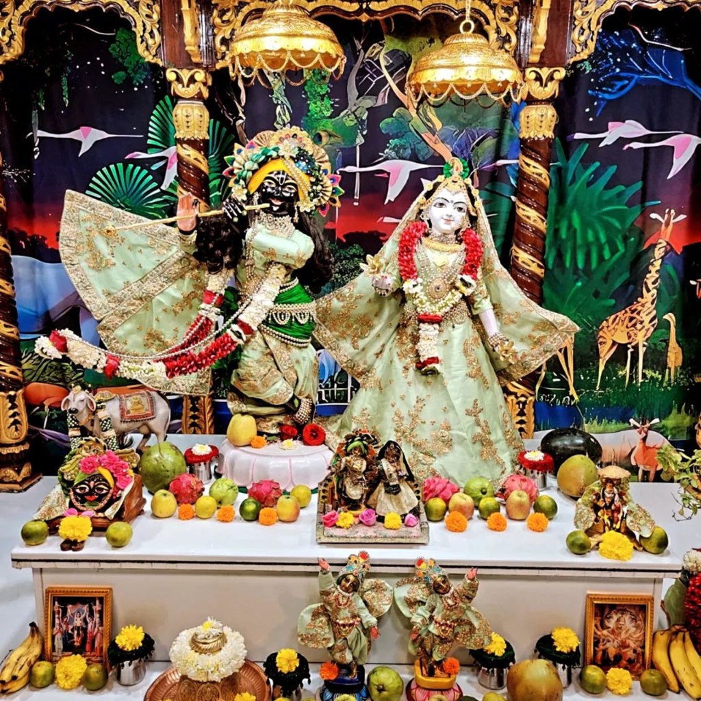 janmashtami 2024 | જન્માષ્ટમી 2024 | krishna janmashtami 2024 date | કૃષ્ણ જન્માષ્ટમી 2024 તારીખ | krishna janmashtami 2024 puja time | lord krishna worshipping according zodiac sings | lord krishna shringar according zodiac sings | janmashtami upay according zodiac signs | janmashtami shringar | laddu gopal shringar on janmashtami | laddu gopal puja | laddu gopal photo