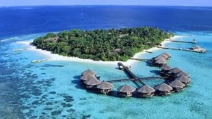 Maldives, Travelling
