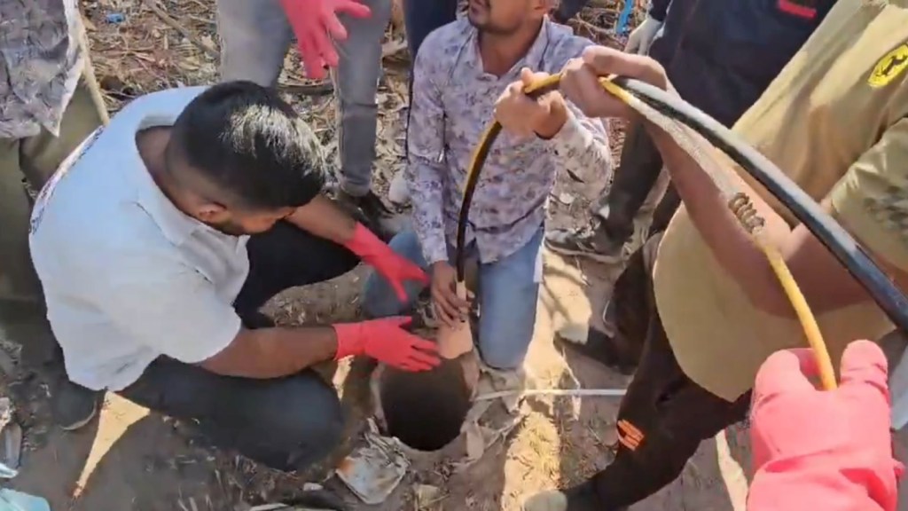 Bhuj News, Girl trapped in borewell, Rescue operation,