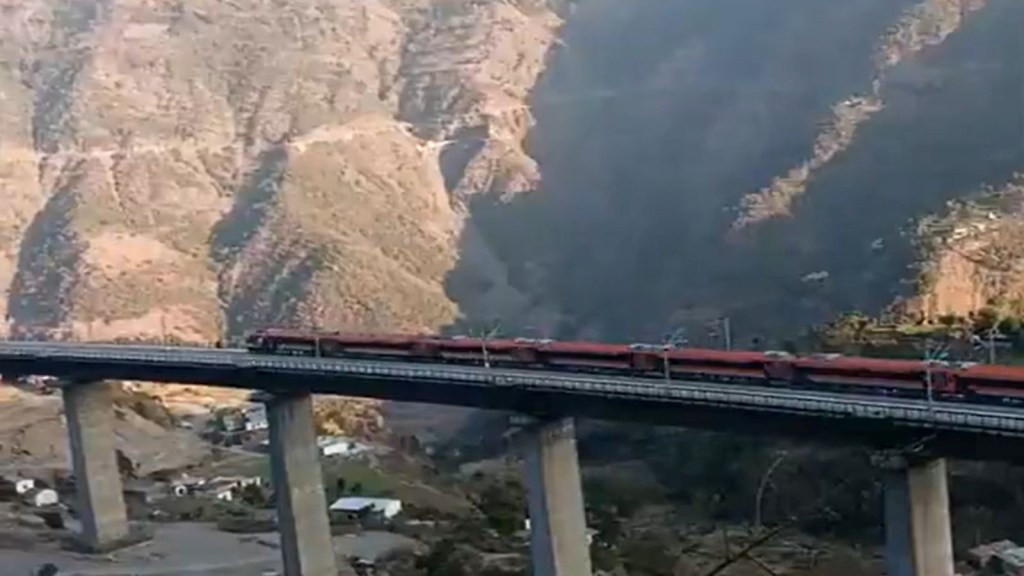 Mata Vaishno Devi Katra-Srinagar Train, vande bharat train