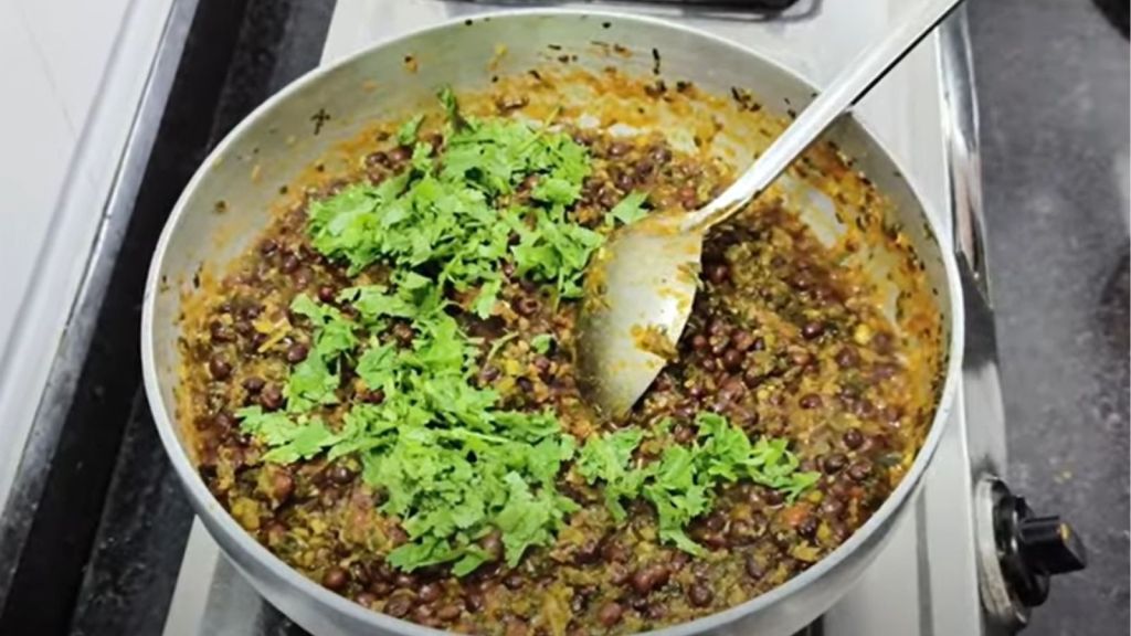 Tuver na Totha Recipe in gujarati
