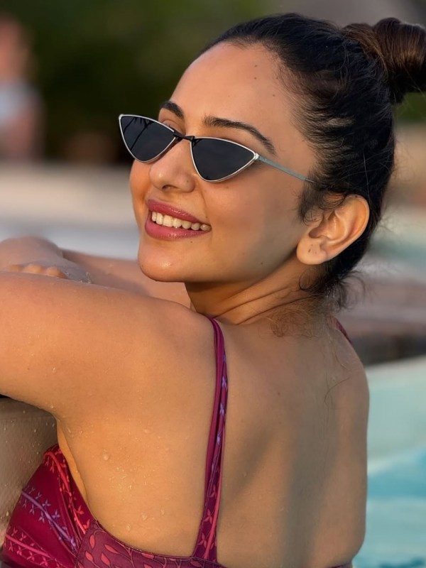 rakul preet singh fashion ikon latest kinda look । રકુલ પ્રીત સિંહ ફેશન આઇકન લેટેસ્ટ લુક ફોટો