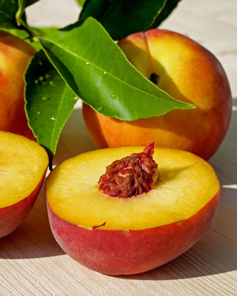 peach eating benefits in summer