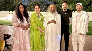 Hina Khan meets Sri Sri Ravi Shankar