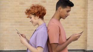 Android vs iOS | એન્ડ્રોઇડ vs આઇઓએસ: કયો મોબાઈલ તમારા માટે શ્રેષ્ઠ? | Gujarati Indian Express