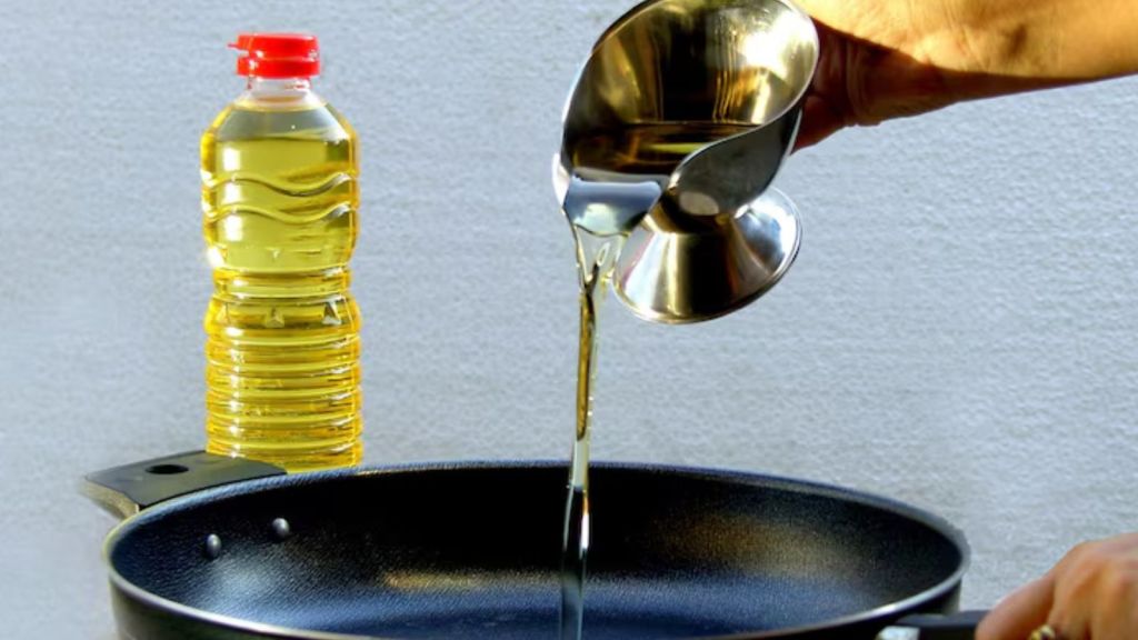 વધેલા તેલમાં શું કરવું | તળ્યા પછી વધેલા તેલનું શું કરવું, વધેલા તેલનો ઉપયોગ કરવાની ટિપ્સ, તળ્યા બાદ વધેલા તેલનો ઉપયોગ કરવાની ટિપ્સ | હેલ્થ ટિપ્સ