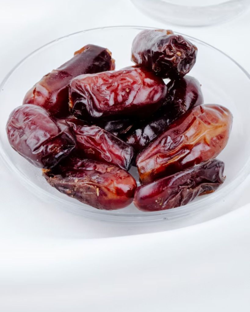 દૂધ સાથે પલાળેલી ખજૂર ખાવાના ફાયદા